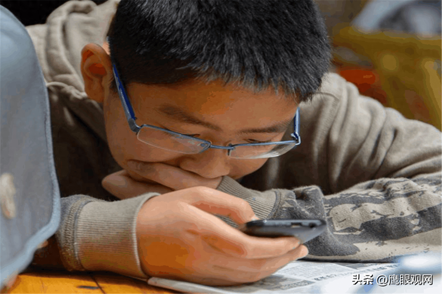 中国计划限制未成年人一次使用不超过40分钟的手机